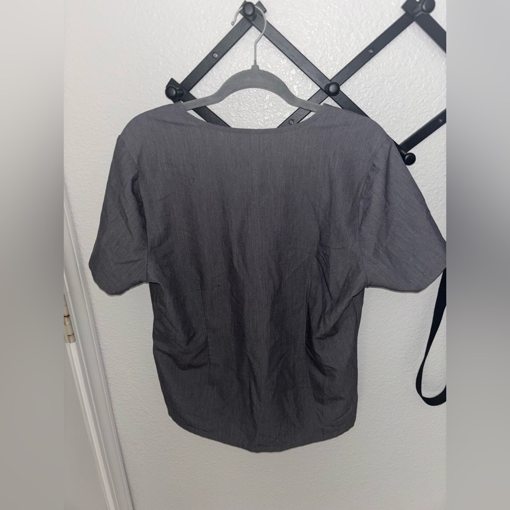 FIGS Technical Collection Scrub Top Gray Size L V Neck Medical Nursing Scrubwear - Picture 4 of 4